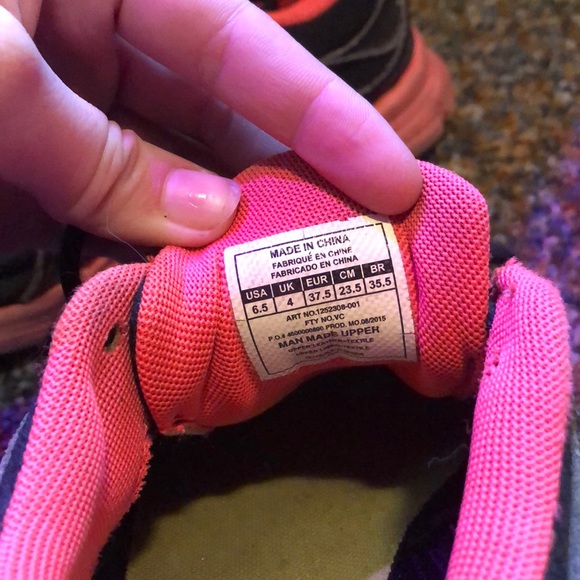 Under armor tennis shoes - Picture 2 of 3